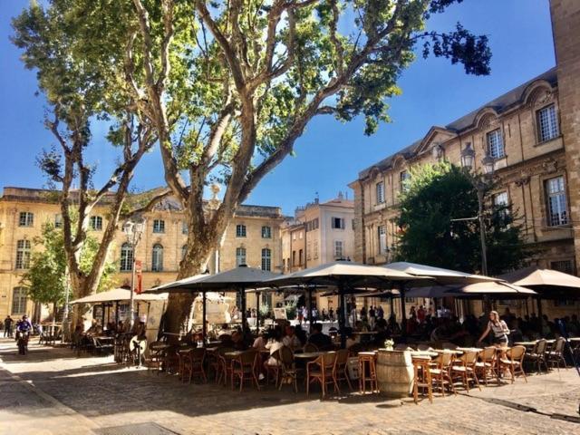 Apartamento Petit cocoon rénové avec vue sur les toits d'Aix en Provence Aix-en-Provence Exterior foto